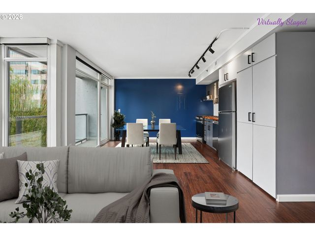 533 Ne HOLLADAY St 701, Portland, OR 97232