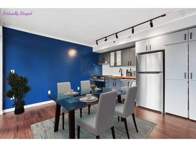 533 Ne HOLLADAY St 701, Portland, OR 97232