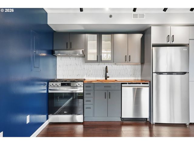 533 Ne HOLLADAY St 701, Portland, OR 97232