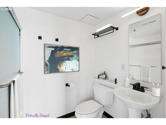 533 Ne HOLLADAY St 701, Portland, OR 97232