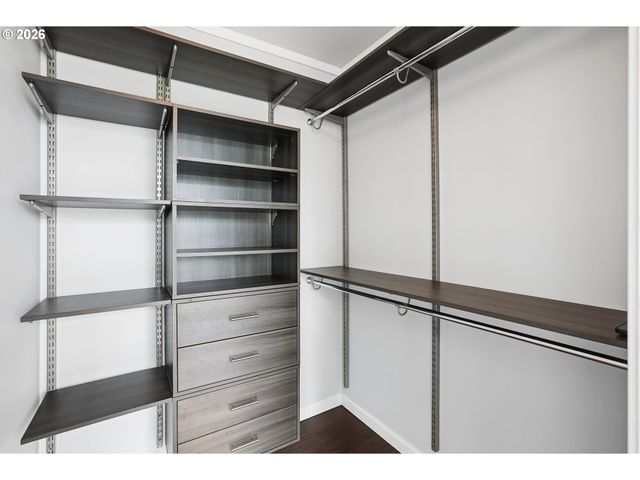 533 Ne HOLLADAY St 701, Portland, OR 97232