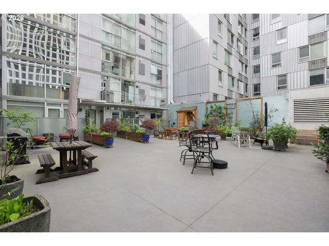 533 Ne HOLLADAY St 701, Portland, OR 97232