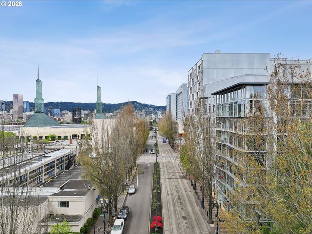 533 Ne HOLLADAY St 701, Portland, OR 97232