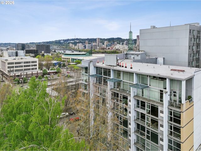 533 Ne HOLLADAY St 701, Portland, OR 97232