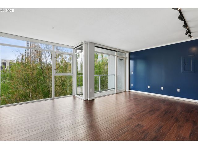 533 Ne HOLLADAY St 701, Portland, OR 97232