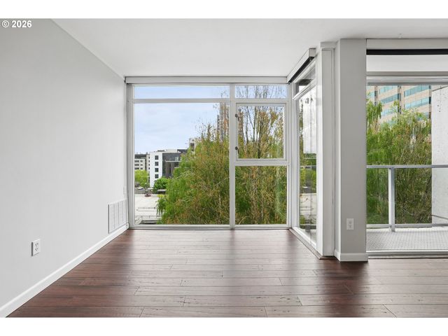 533 Ne HOLLADAY St 701, Portland, OR 97232