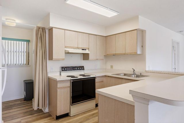 654 Centre Court SW 201, Vero Beach, FL 32962