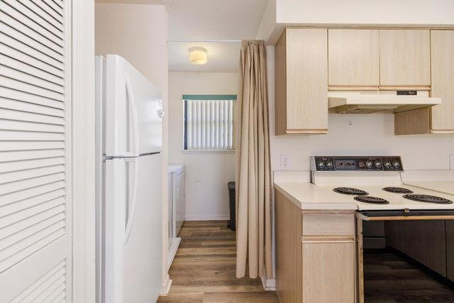 654 Centre Court SW 201, Vero Beach, FL 32962