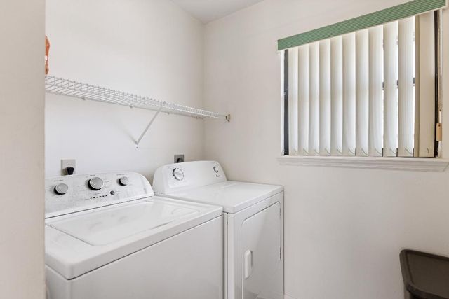 654 Centre Court SW 201, Vero Beach, FL 32962