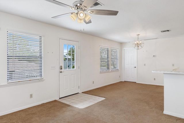 654 Centre Court SW 201, Vero Beach, FL 32962