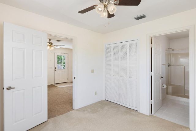 654 Centre Court SW 201, Vero Beach, FL 32962