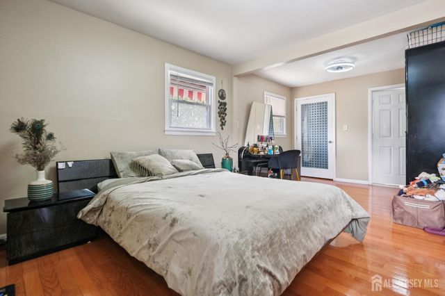 657 Barron Avenue, Woodbridge Proper, NJ 07095