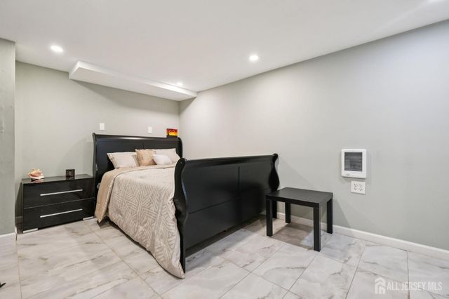 657 Barron Avenue, Woodbridge Proper, NJ 07095
