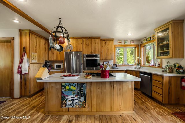 561 Geenen RD, Cocolalla, ID 83813