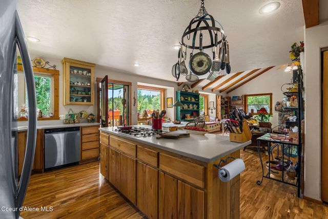 561 Geenen RD, Cocolalla, ID 83813