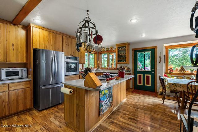 561 Geenen RD, Cocolalla, ID 83813