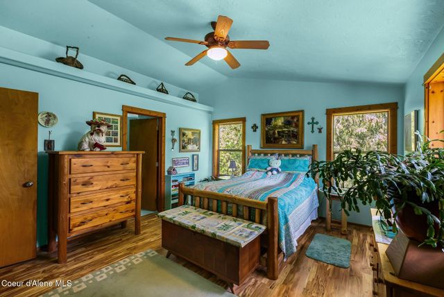 561 Geenen RD, Cocolalla, ID 83813