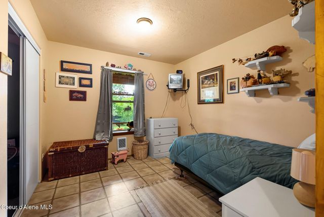 561 Geenen RD, Cocolalla, ID 83813