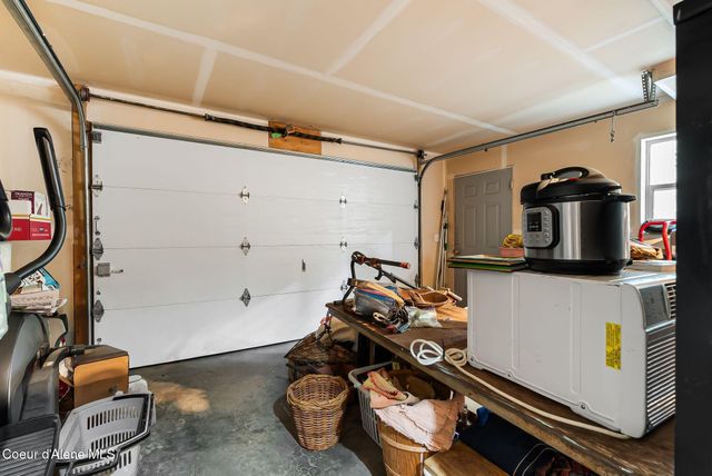 561 Geenen RD, Cocolalla, ID 83813