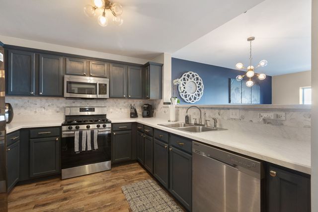 440 W Mahogany Court 608, Palatine, IL 60067