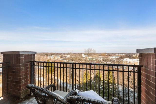 440 W Mahogany Court 608, Palatine, IL 60067