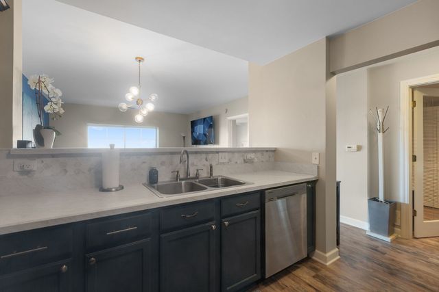 440 W Mahogany Court 608, Palatine, IL 60067