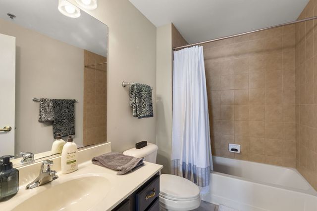 440 W Mahogany Court 608, Palatine, IL 60067