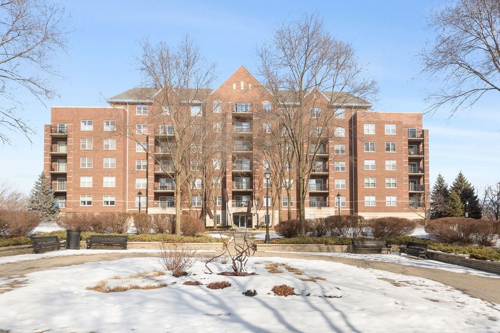 440 W Mahogany Court 608, Palatine, IL 60067