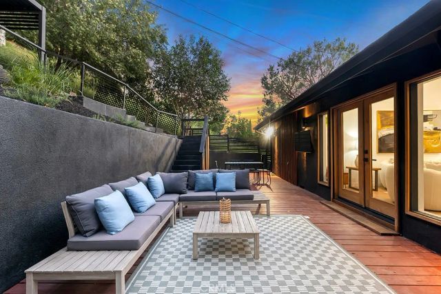 5200 Don Pio, Woodland Hills, CA 91364