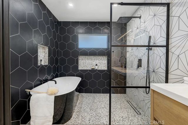 5200 Don Pio, Woodland Hills, CA 91364