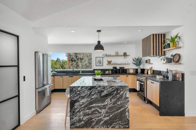 5200 Don Pio, Woodland Hills, CA 91364