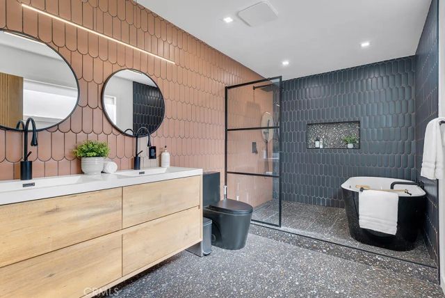 5200 Don Pio, Woodland Hills, CA 91364