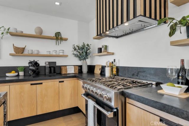 5200 Don Pio, Woodland Hills, CA 91364