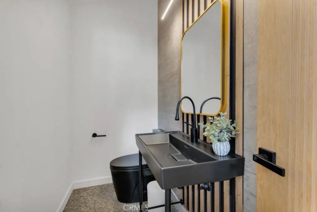 5200 Don Pio, Woodland Hills, CA 91364