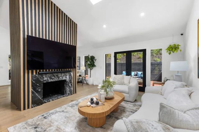 5200 Don Pio, Woodland Hills, CA 91364