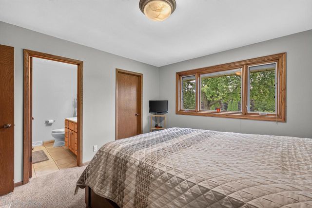 1123 Lake Shore ROAD, Grafton, WI 53024