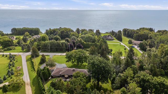 1123 Lake Shore ROAD, Grafton, WI 53024