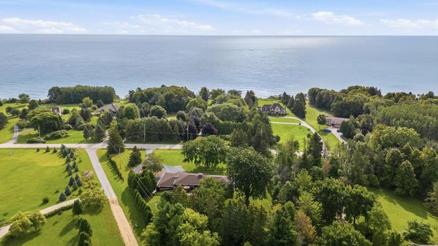 1123 Lake Shore ROAD, Grafton, WI 53024