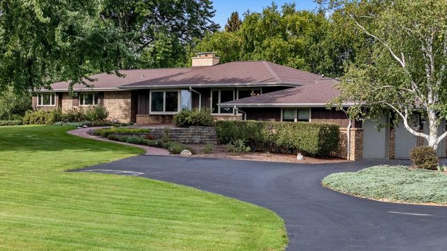 1123 Lake Shore ROAD, Grafton, WI 53024