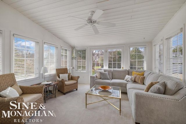 1037 Yorkshire Road, Grosse Pointe Park, MI 48230