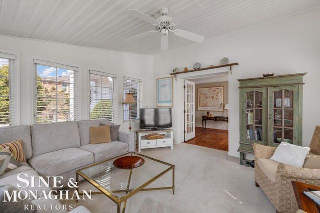 1037 Yorkshire Road, Grosse Pointe Park, MI 48230