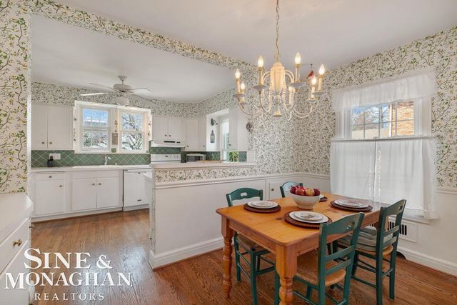 1037 Yorkshire Road, Grosse Pointe Park, MI 48230