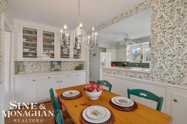 1037 Yorkshire Road, Grosse Pointe Park, MI 48230