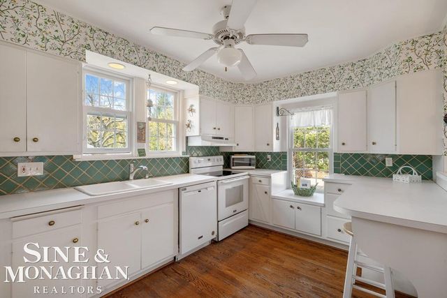 1037 Yorkshire Road, Grosse Pointe Park, MI 48230