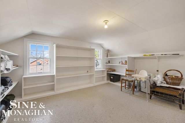 1037 Yorkshire Road, Grosse Pointe Park, MI 48230