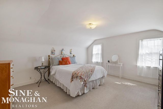 1037 Yorkshire Road, Grosse Pointe Park, MI 48230