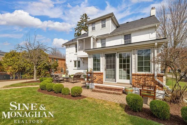 1037 Yorkshire Road, Grosse Pointe Park, MI 48230