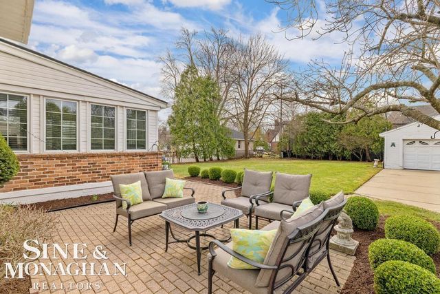 1037 Yorkshire Road, Grosse Pointe Park, MI 48230