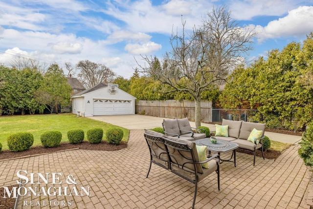 1037 Yorkshire Road, Grosse Pointe Park, MI 48230