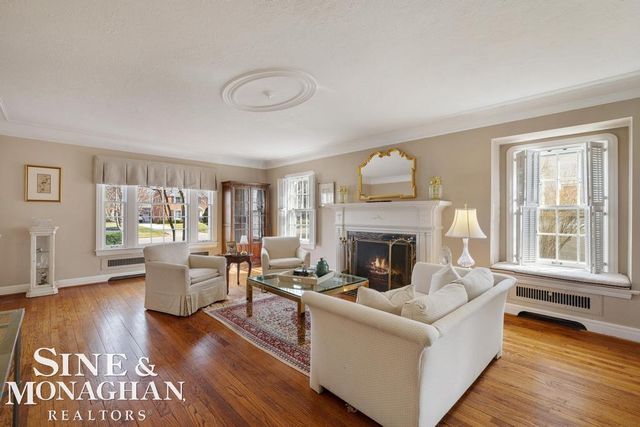 1037 Yorkshire Road, Grosse Pointe Park, MI 48230